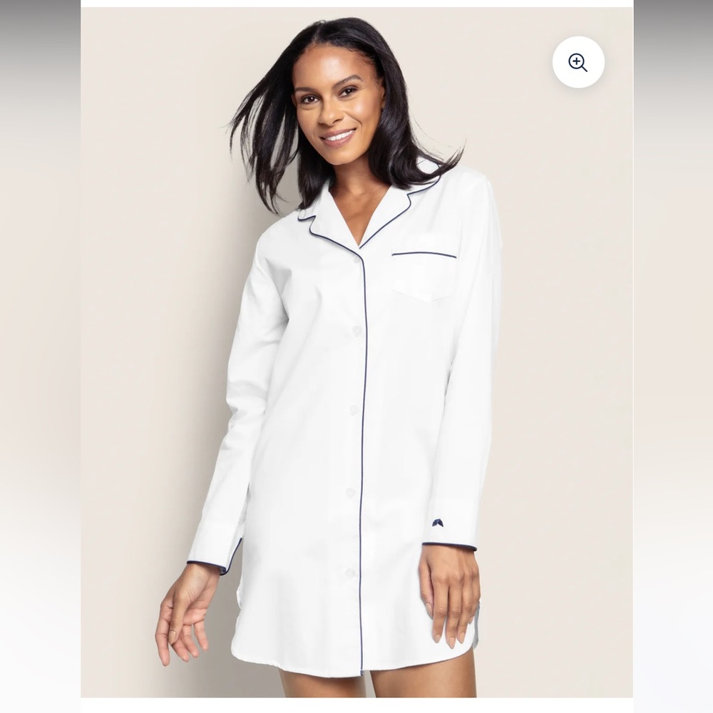 Petite Plume- Twill Nightshirt in White with Navy Piping